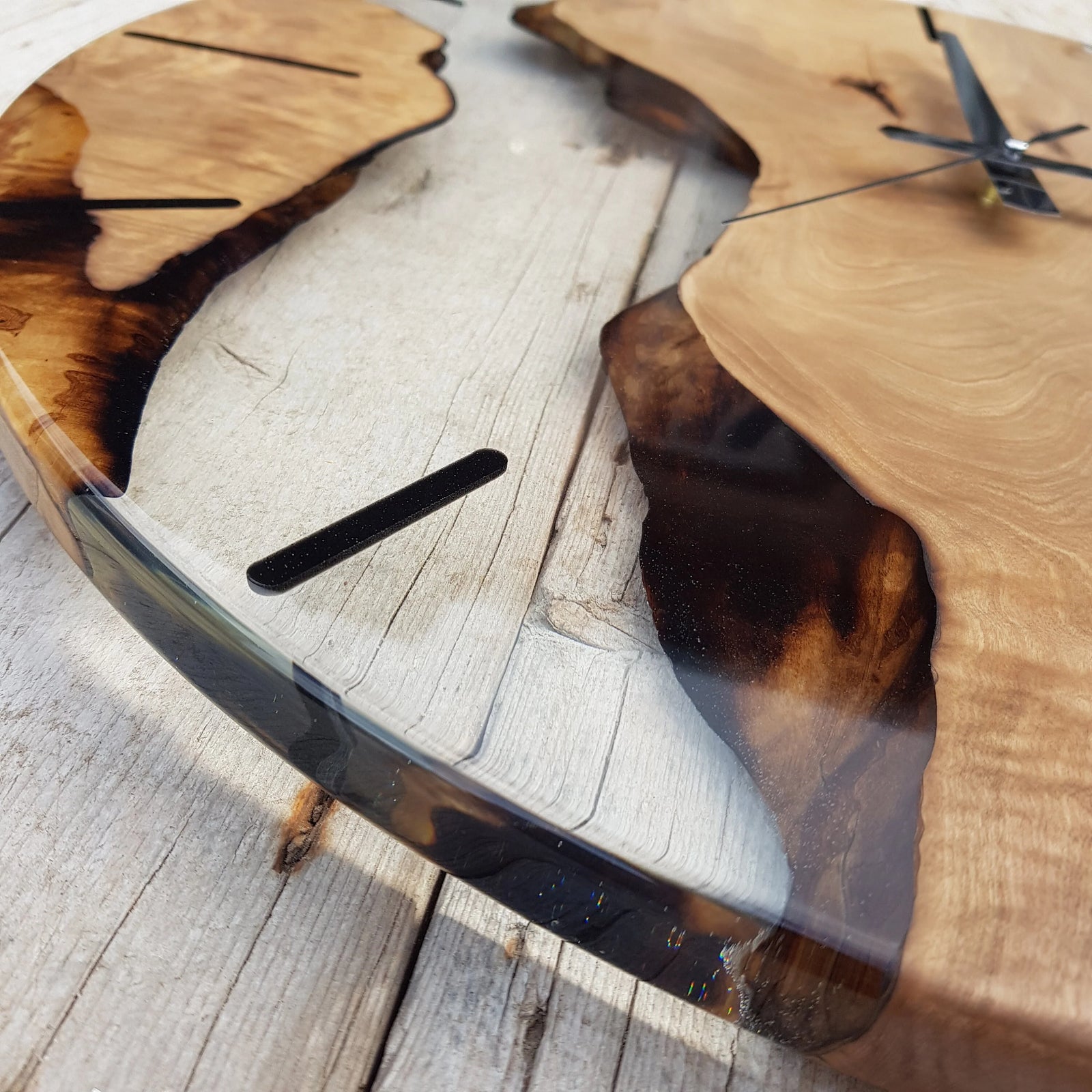 The Perfect Gift: Why Resin and Olive Wood Wall Clocks are the Ultimate Choice