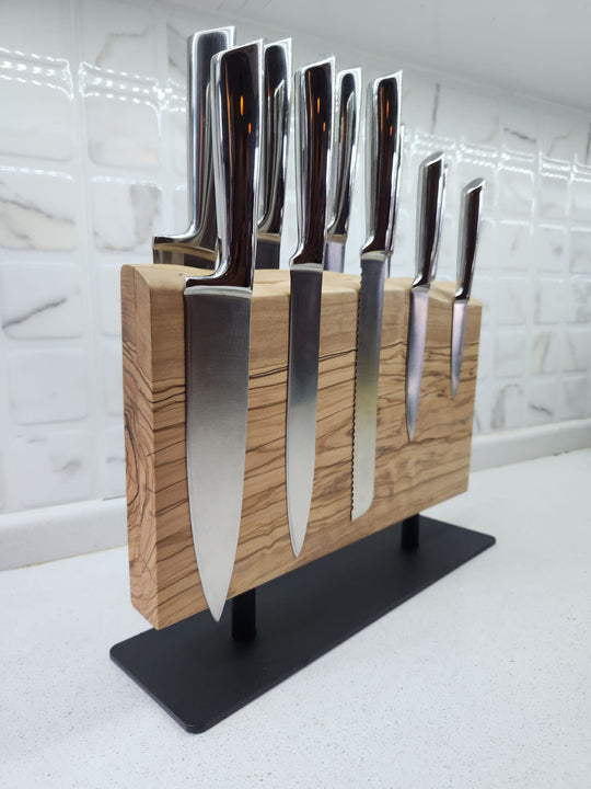 magnetic knife block with multiple knives on